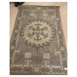 TAN RUG W/ CENTER DESIGN