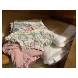 FULL QUEEN WHITE BEDSPREAD