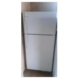 REFRIGERATOR W/ FREEZER ON TOP WHITE
