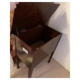 CORNER CHEST WITH HIGH LEGS FLIP TOP