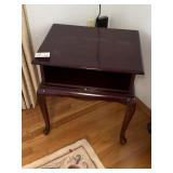 1 PULL OUT STAND NO SCRATCHES 24X28X19