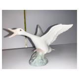 LLADRO DUCK JUMPING 4" H X 6.5"
