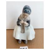 ROYAL COPENHAGEN AMAGER GIRL KNITTING - 1314 -6"