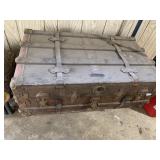 TRUNK FULL INTERIOR SURFACE RUST