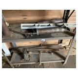 2 MANUAL GREASE GUNS AND JACK