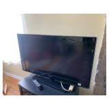 SAMSUNG TV WITH REMOTE 40IN