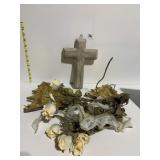CROSS, TREE PLATES, ARTIFICIAL ROSES