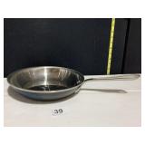ALL CLAD 9.5" FRY PAN LOOKS UNUSED