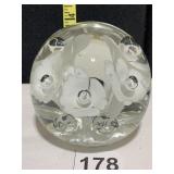 WHITE CENTER BLOOMING FLOWERS PAPER WEIGHT 3" D