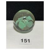 GREEN FLOWER CENTER PAPER WEIGHT 2" D