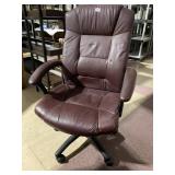 BROWN ROLLING OFFICE CHAIR NO TEARS IN UPHL.