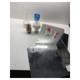 4 MIRRORED SQUARES AND VASES