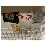 CHRISTMAS HAND TOWELS, BATHROOM Dï¿½COR