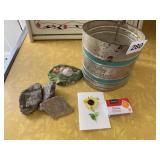 ROYAL ALBERT TIMMY WILLIE SLEEPING, SIFTER,