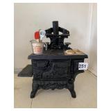 CAST IRON STOVE AND MINI COOKIES