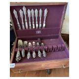 SILVERPLATE FLATWARE SERVICE FOR 8. 5 PC. PLACE