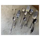 SILVERPLATE SERVING PIECES, CAKE LIFTER, DEER