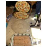 PYREX BAKING DISH W/ TREE MOTIF, 2 PLASTIC