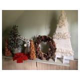 CHRISTMAS Dï¿½COR INCLUDING YARN TREE, PINECONE