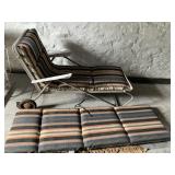 VINTAGE LOUNGER PATIO CHAIR WITH 2 LIKE NEW
