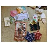 ASSORTED LINENS INCLUDING STARS, TEA TOWELS W/