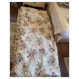 TOMMY HILFIGER FULL/QUEEN BEDSPREAD AND PILLOW