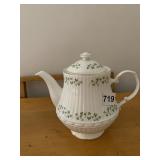 ROYAL TARA IRELAND TEA POT