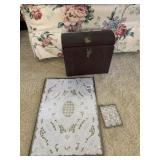 LACE UNDER GLASS WITH CRACK, SMALL HANGING