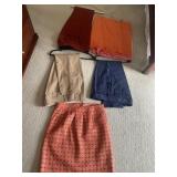 3 PAIRS OF SLACKS, 2 SKIRTS KINGSRIDGE, M SKIRT