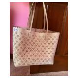 COACH LEATHER PURSE LOOKS NEW