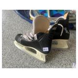 ICE SKATES BAUER SZ. 6 - D 29