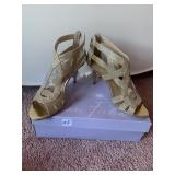 MARC FISHER SZ. 9 HEELS LIGHT WEAR