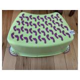 CHILDS STEP STOOL