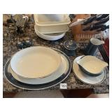 CREAMER SUGAR, GRAVY WITH LINER, SALT/PEPPER,