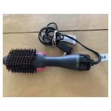 REVLON WIDE STYLING BRUSH