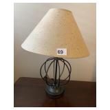 METAL CENTER LAMP W/ BEIGE SHADE 18" H