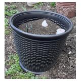 SUN CAST PLASTIC PLANTERS