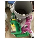 GARDENING SOIL, SHAKE N FEED