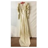 1920S IVORY WEDDING GOWN BUTTON BACK BODICE