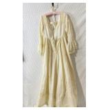 VINTAGE EMMA DOMB IVORY WEDDING DRESS SIZE 9 BELL