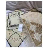 HAND CROCHETED TABLECLOTH EMBROIDERED DAISY LINEN