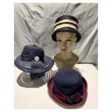 COMMODORE RED HAT AND BLUE STRAW AND HORSEHAIR