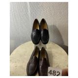 MENï¿½S SHOES WEEJUNS SIZE 10 ONE BLACK ONE BROWN