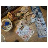 HAT Dï¿½COR, YARD FLAG, ACORN BELLS, POLAR BEAR