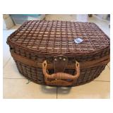 PICNIC BASKET