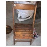 FOLDING CHAIR