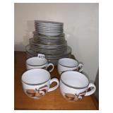 ROYAL WORCESTER DISH SET, SERVE 4