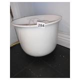 PLANTER WITH TOWELS 9" H