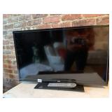RCA TV WITH CONTROL 32"