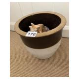 CROCK WITH SEASHELLS